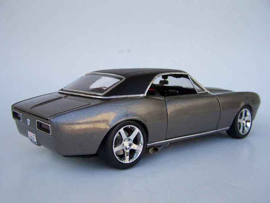 Chevrolet Camaro Z28 grijs 1967 1/18 Maisto