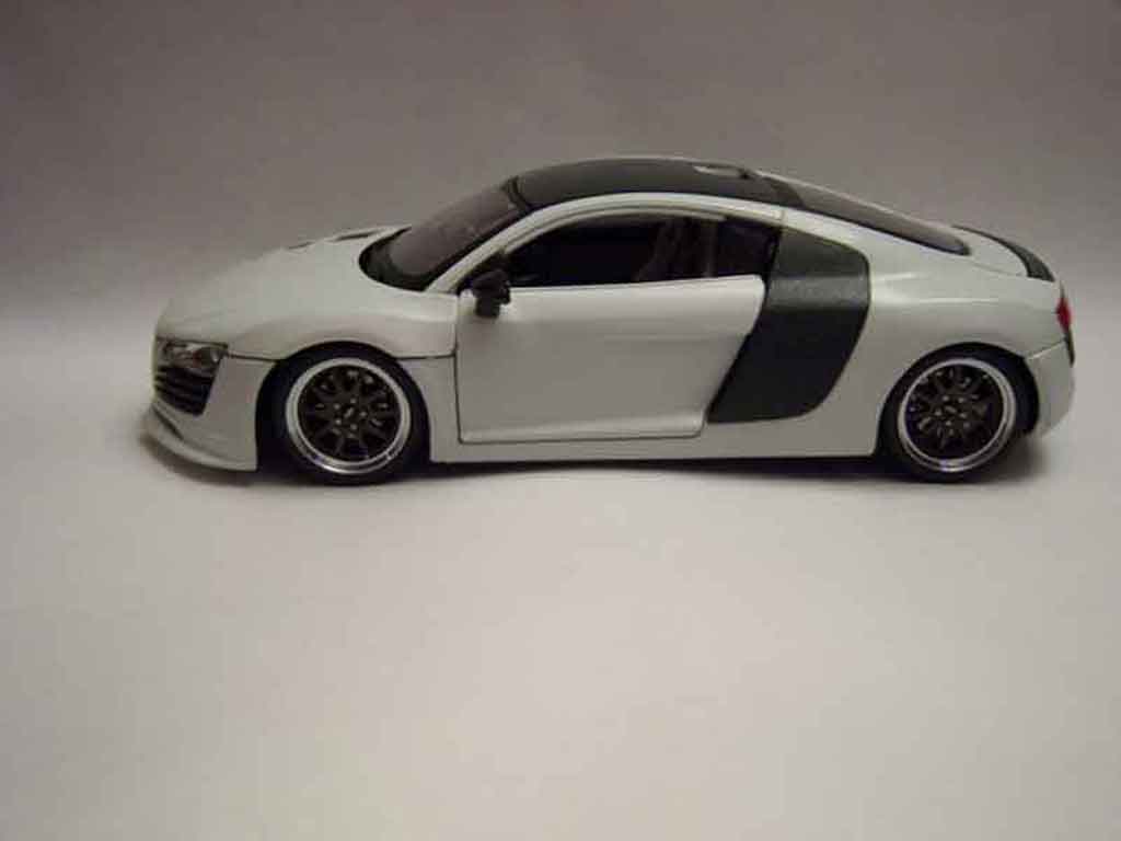 Audi R8 4.2 fsi . tuning carb&white jantes gmp 1/18 Maisto