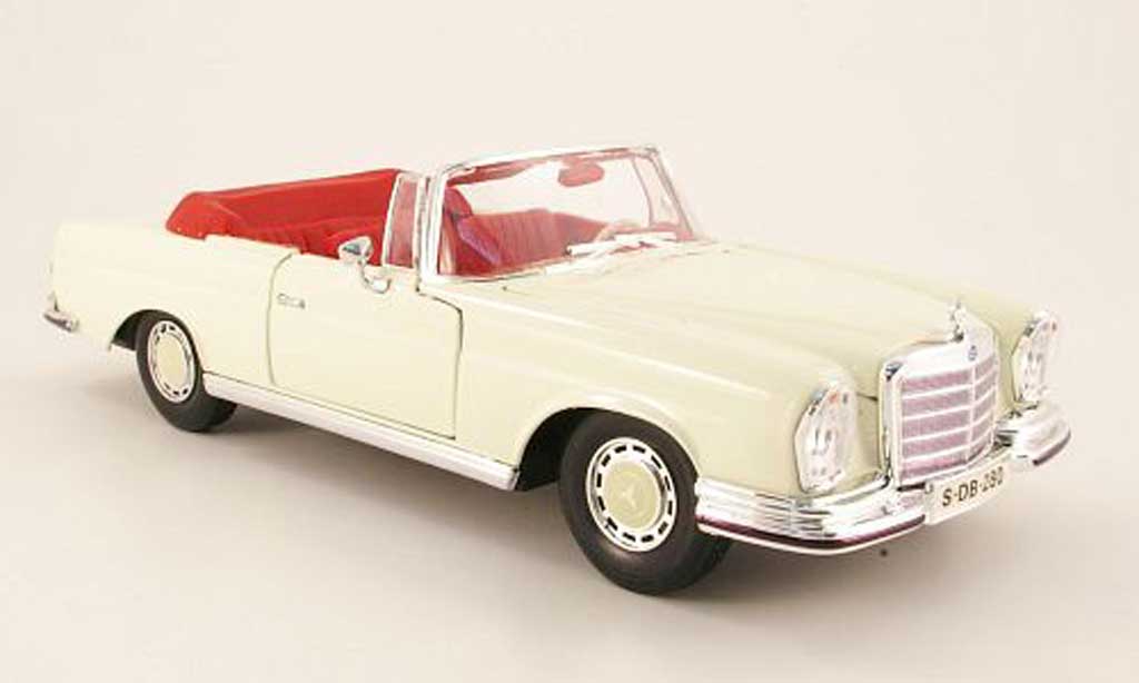 Mercedes 280 1966 1/18 Maisto 1966 se (w111) cabriolet wit modelauto