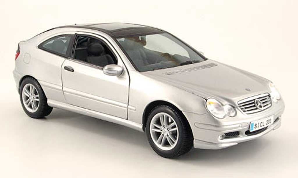 Mercedes Classe C 1/18 Maisto grijs sportcoupe modelauto