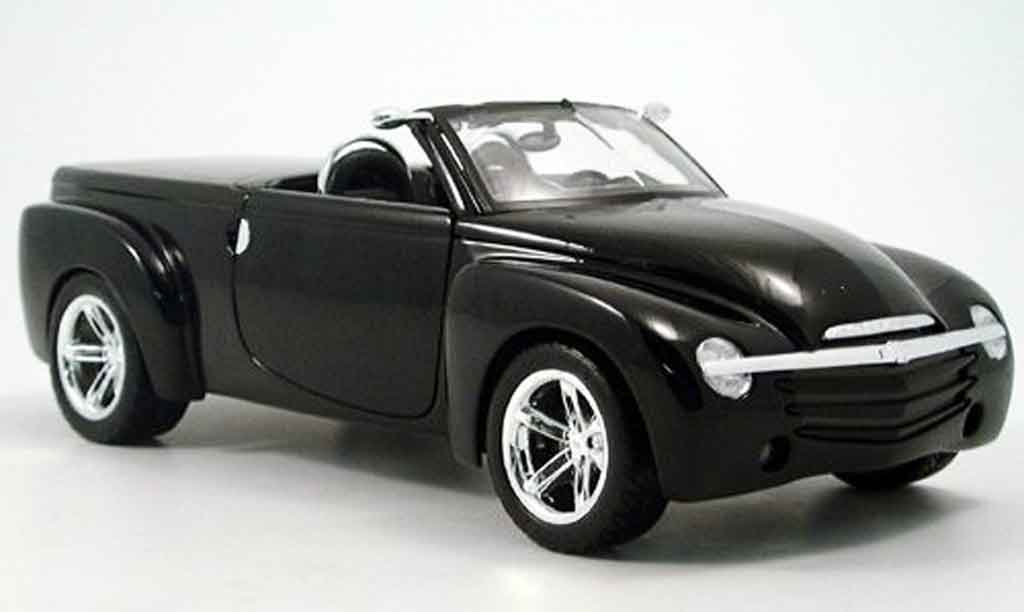 Chevrolet SSR 1/18 Maisto concept zwart 2000 modelauto