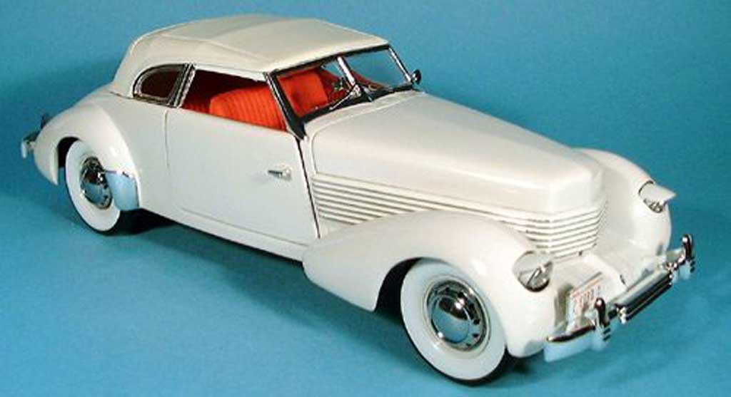 Cord 810 1/18 Signature wit 1936 modelauto