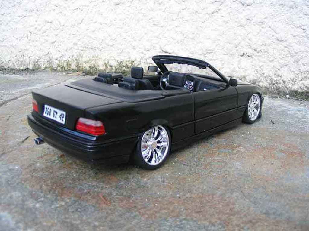 Bmw 325 E36 1/18 Maisto E36 cabriolet zwart jantes chromees modelauto