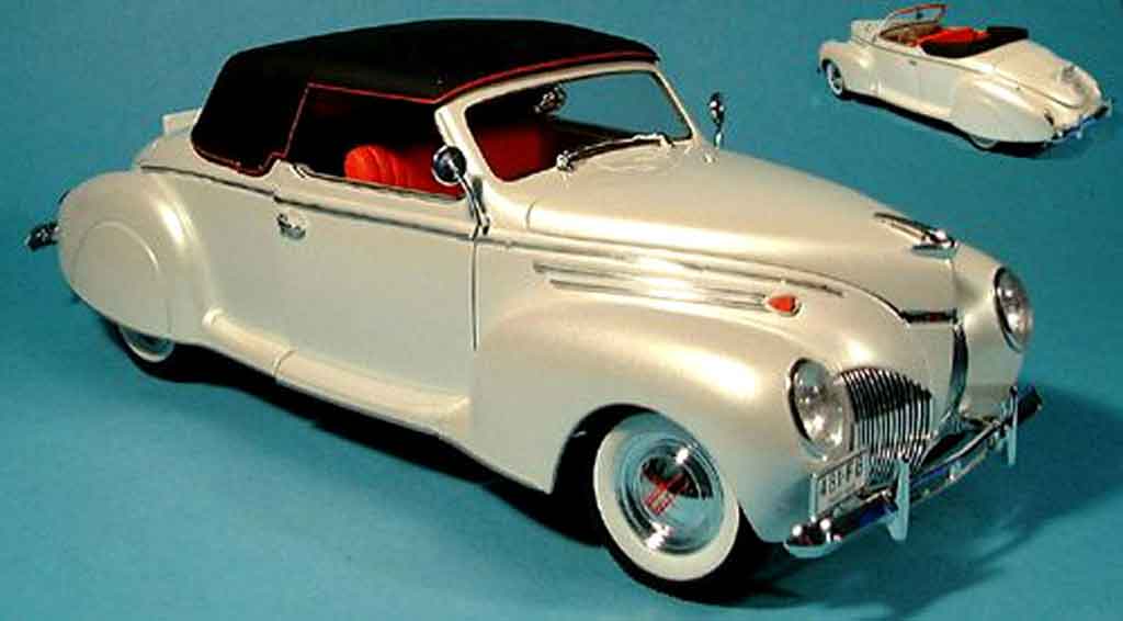 Lincoln Zephyr 1/18 Signature wit 1939 modelauto