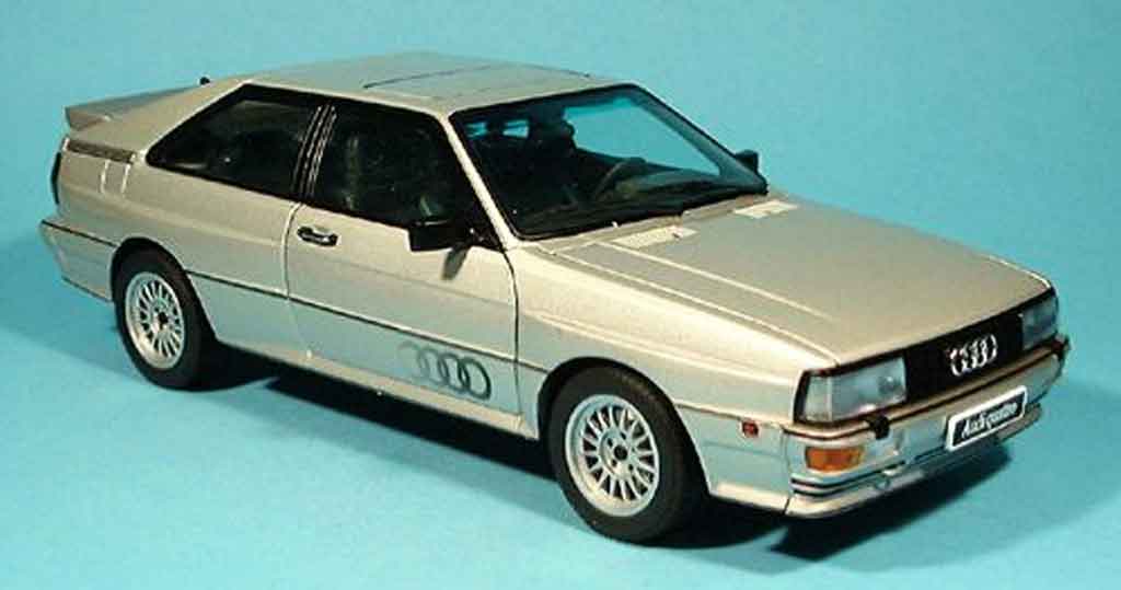 Audi Quattro 1/18 Autoart grijs beige 1988 modelauto