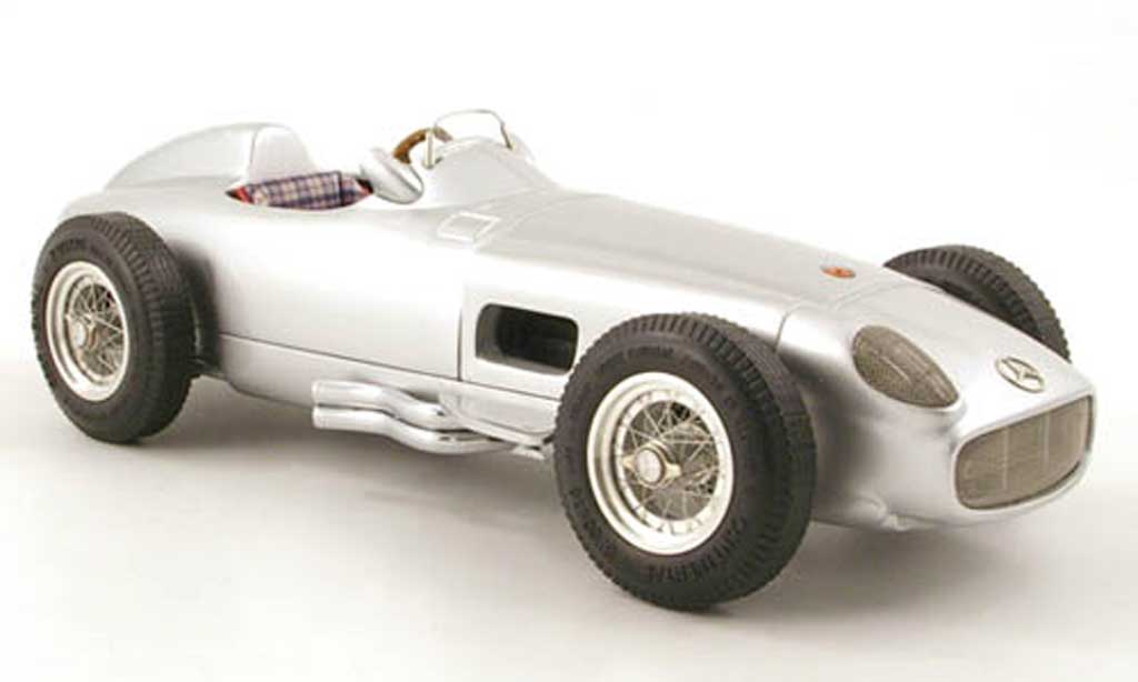 Mercedes W 196 1/18 CMC weltmeister j.m.fangio 1954 modelauto