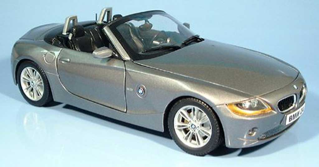 Bmw Z4 E85 1/18 Ricko E85 grijs 2002 modelauto