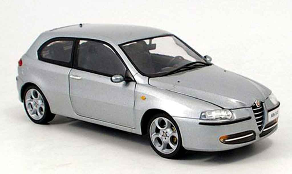 Alfa Romeo 147 1/18 Ricko grijs 2003 modelauto