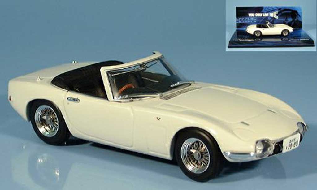Toyota 2000 GT James Bond 1/43 Minichamps James Bond 007 modelauto