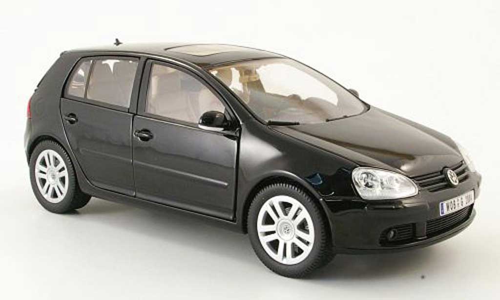 Volkswagen Golf V 1/18 Burago V zwart 2003 5 portes modelauto