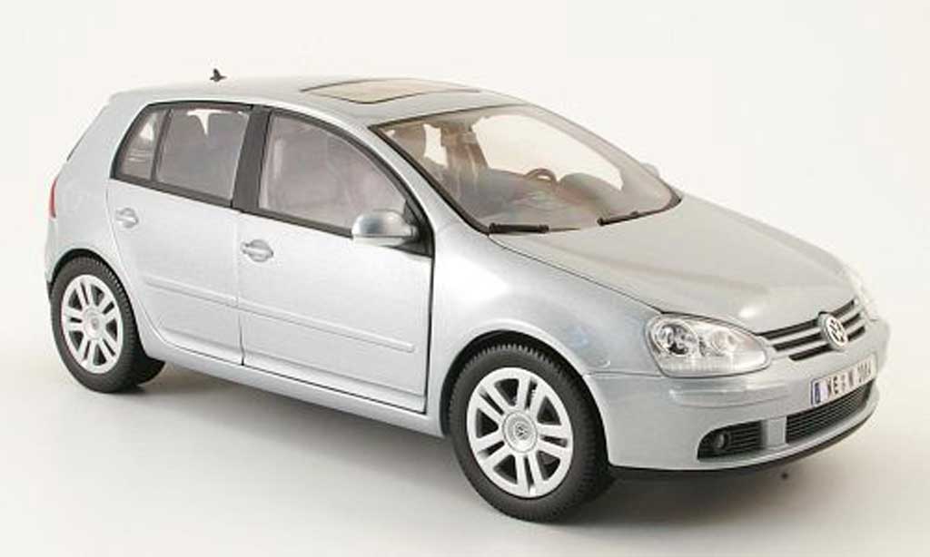 Volkswagen Golf V 1/18 Burago V grijs 2003 5 portes modelauto