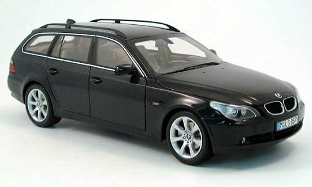 Bmw 525 E61 1/18 Kyosho E61 i touring zwart 2004 modelauto