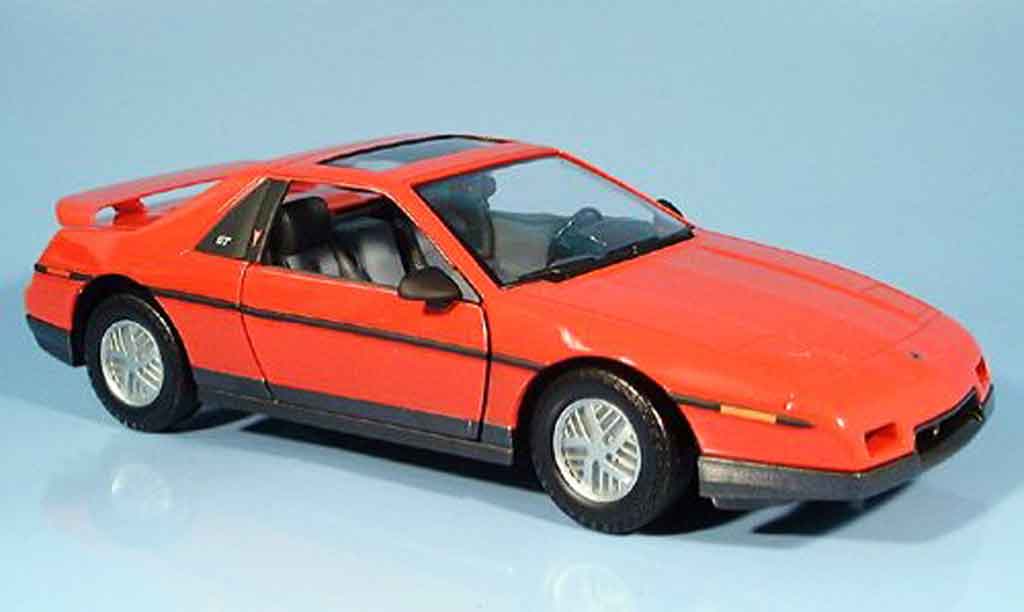 Pontiac Fiero 1/18 Yat Ming gt rood 1985 modelauto