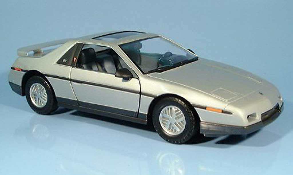 Pontiac Fiero 1/18 Yat Ming GT grijs 1985 modelauto