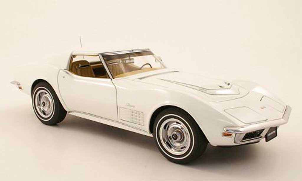 Chevrolet Corvette C3 1/18 Autoart C3 wit 1970 modelauto