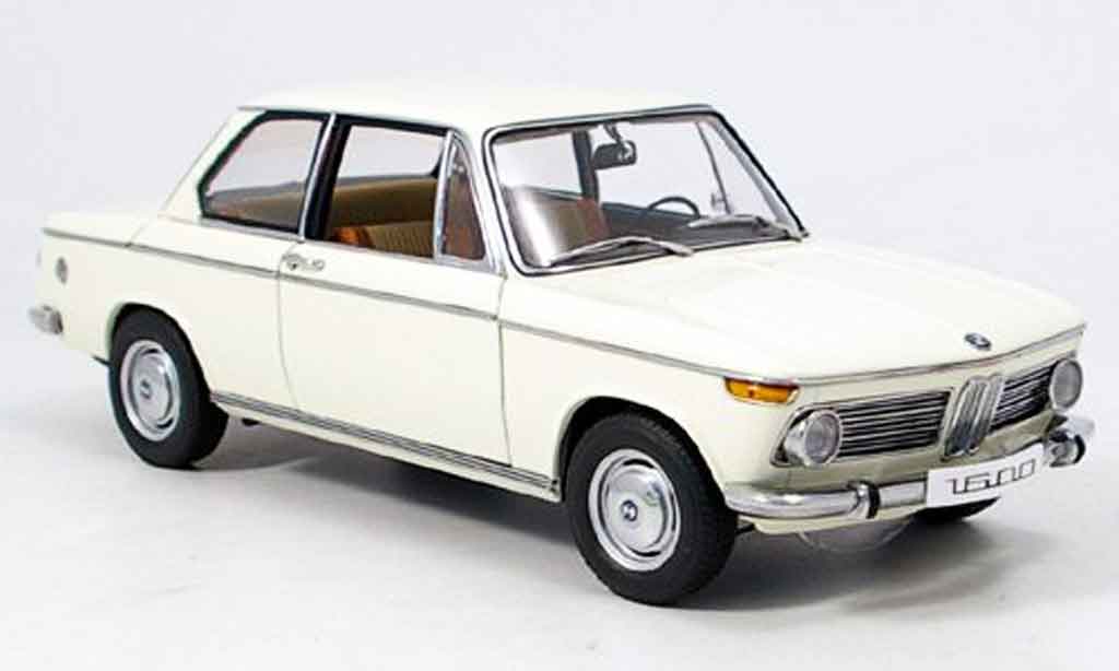 Bmw 1602 1/18 Autoart e10 wit 1971 modelauto
