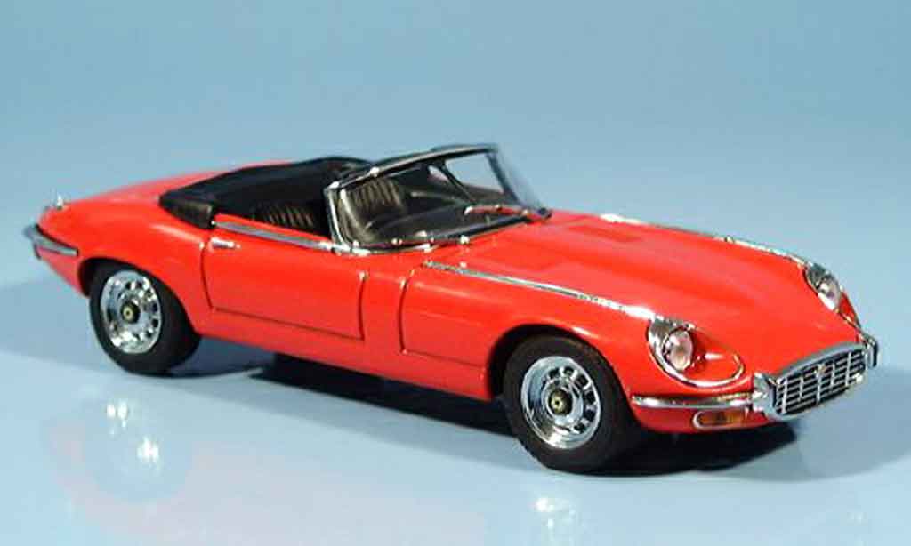 Jaguar E-Type 1/43 Autoart cabriolet serie iii v12 rood modelauto