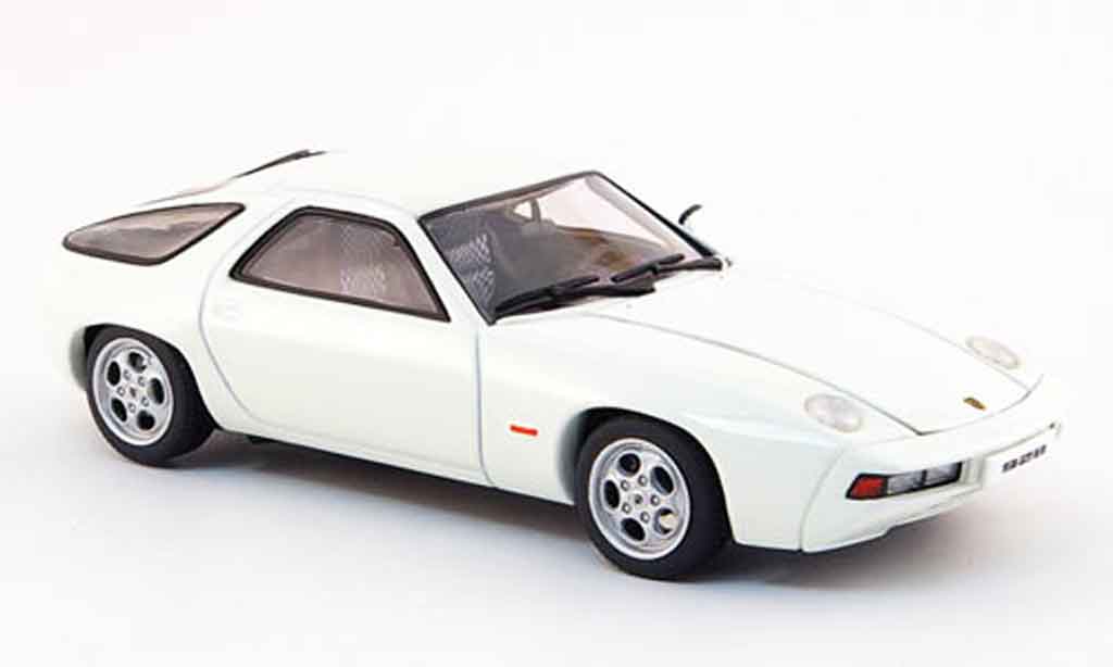 Porsche 928 1977 1/43 Autoart 1977 wit zu offnende Motorhaube modelauto