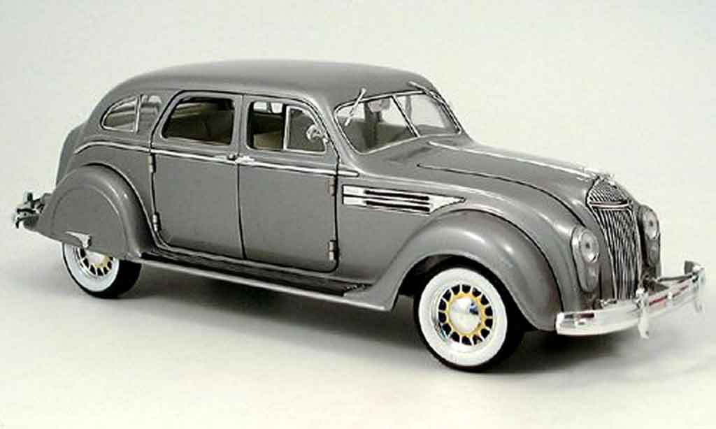 Chrysler Airflow 1/18 Signature grijs 1936 modelauto
