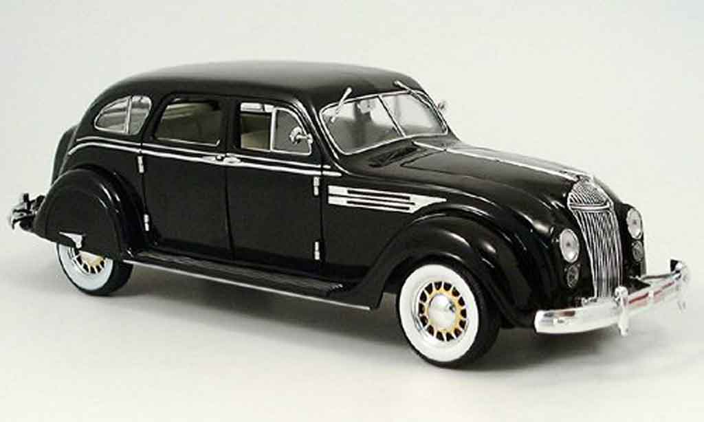 Chrysler Airflow 1/18 Signature zwart 1936 modelauto