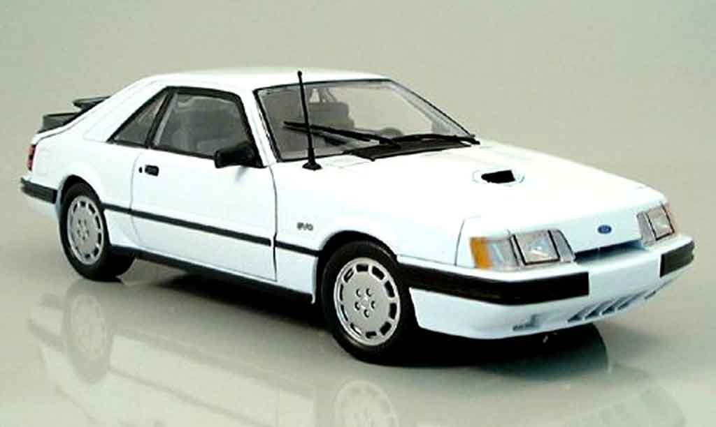 Ford Mustang 1986 1/18 Welly 1986 svo wit modelauto