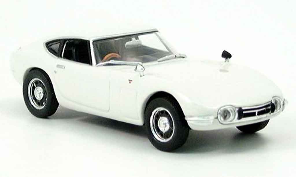Toyota 2000 GT 1/43 Norev wit 1967 modelauto