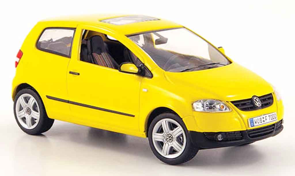 Volkswagen Fox 1/43 Schuco geel 2005 modelauto