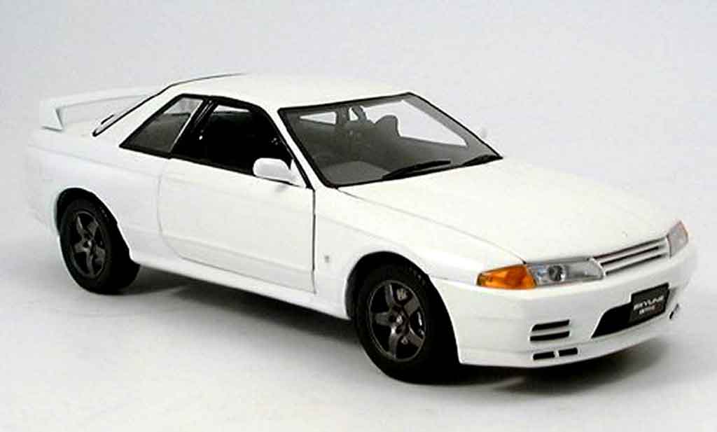 Nissan Skyline R32 1/18 Kyosho R32 gt-r wit modelauto