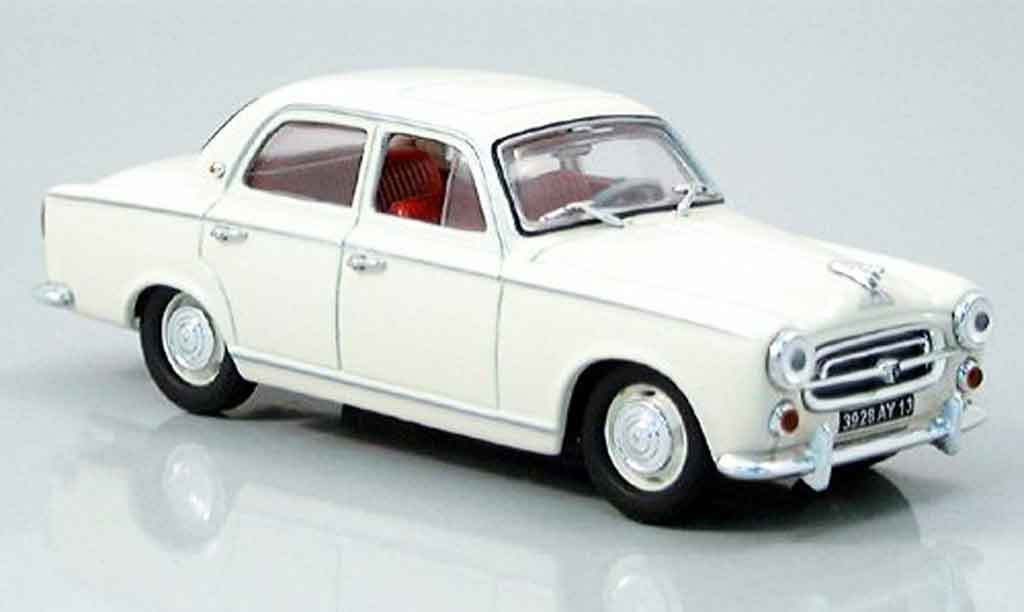 Peugeot 403 Berline 1/43 Nostalgie Sedan beige 1957 modelauto