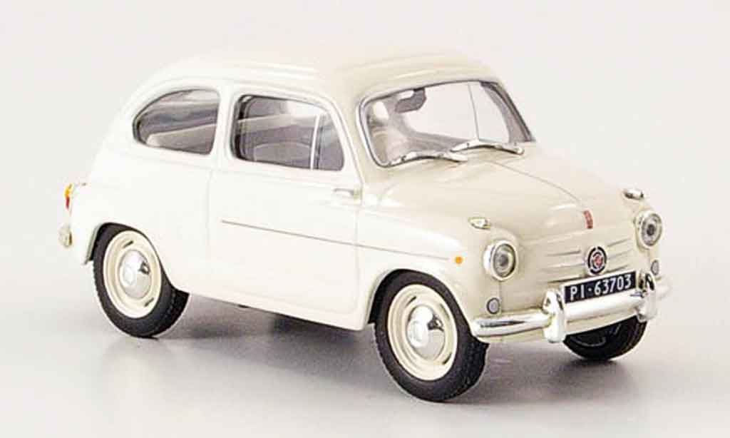 Fiat 600 1/43 IXO wit modelauto