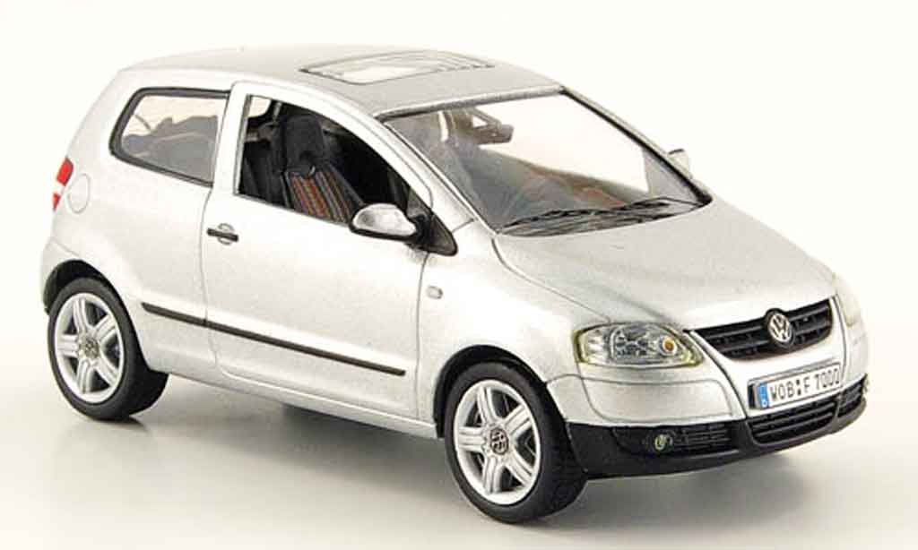 Volkswagen Fox 1/43 Schuco grijs metallic avec lenkung 2005 modelauto