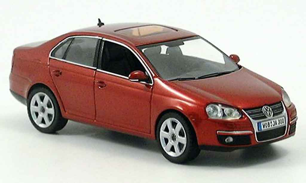 Volkswagen Jetta 1/43 Schuco rood 2005 modelauto