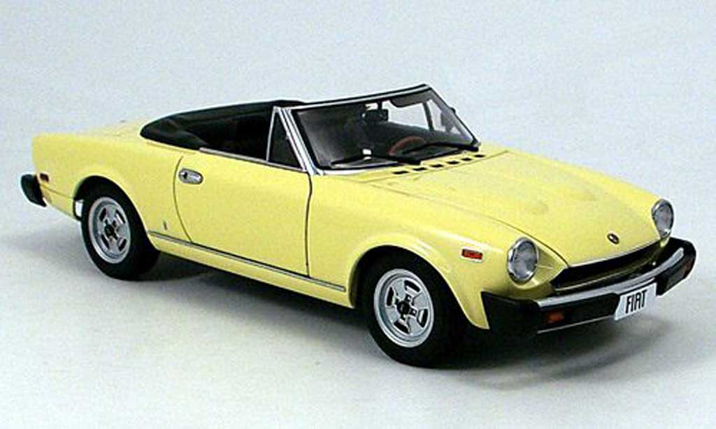 Fiat 124 Spider 1/18 Autoart Spider cs amer. version 1980 modelauto