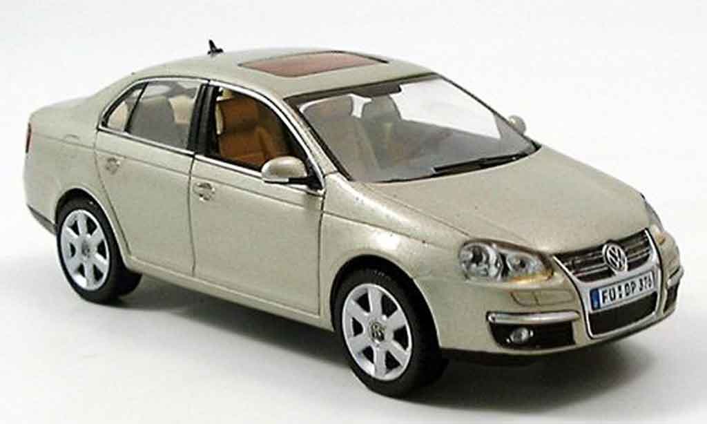 Volkswagen Jetta 1/43 Schuco beige 2005 modelauto