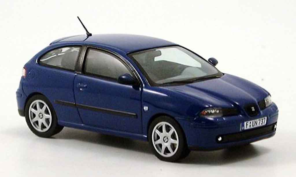 Seat Ibiza 1/43 IXO blauw modelauto