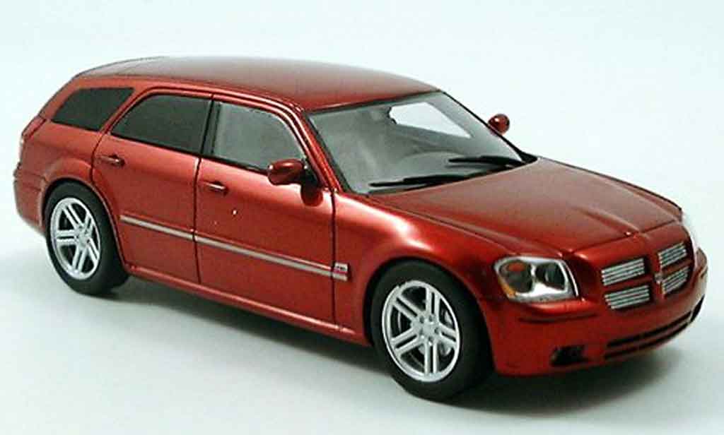 Dodge Magnum 2005 1/43 Spark 2005 RT HEMI rood modelauto