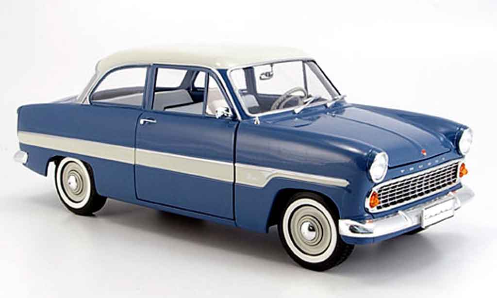 Ford Taunus 1/18 Revell 12m blauw/wit bandes 1962 modelauto