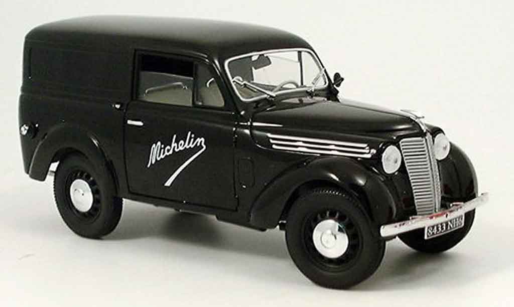 Renault Juvaquatre 1/18 Solido michelin 1952 modelauto