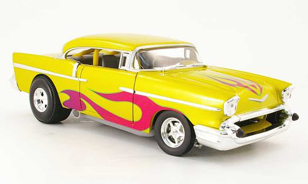 Chevrolet Bel Air 1957 1/18 Hot Wheels 1957 coupe geel avec flammendekor modelauto