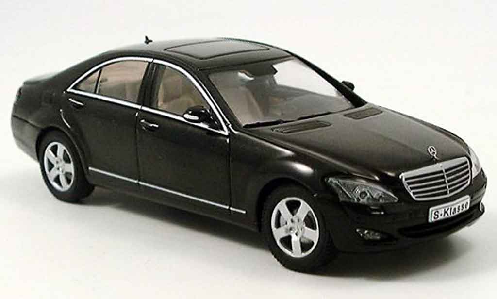 Mercedes Classe S 1/43 Autoart S 500 SWB zwart 2004 modelauto