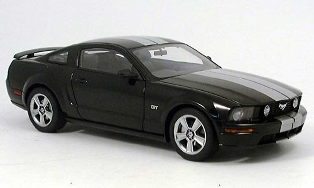 Ford Mustang 2005 1/18 Autoart 2005 gt zwart modelauto