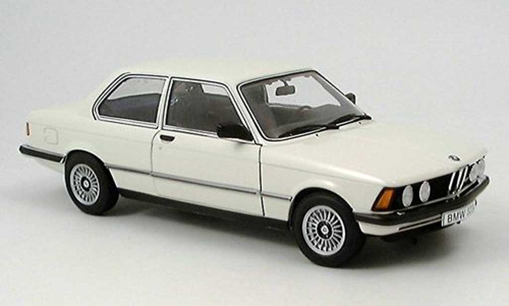 Bmw 323 1/18 Autoart e21 wit 1977 modelauto