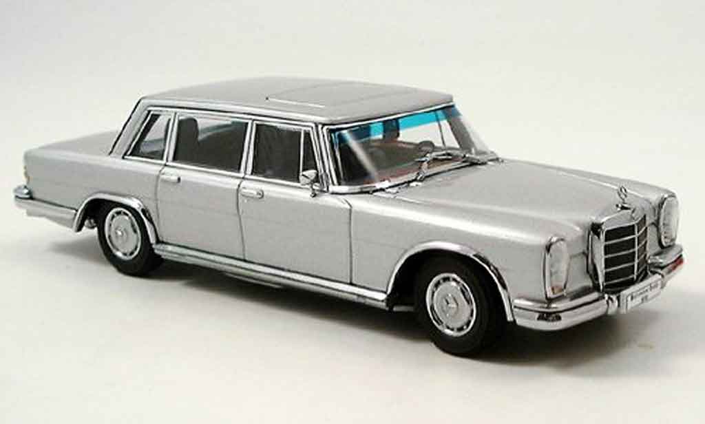 Mercedes 600 SWB 1/43 Autoart SWB (W100) grijs metallic modelauto