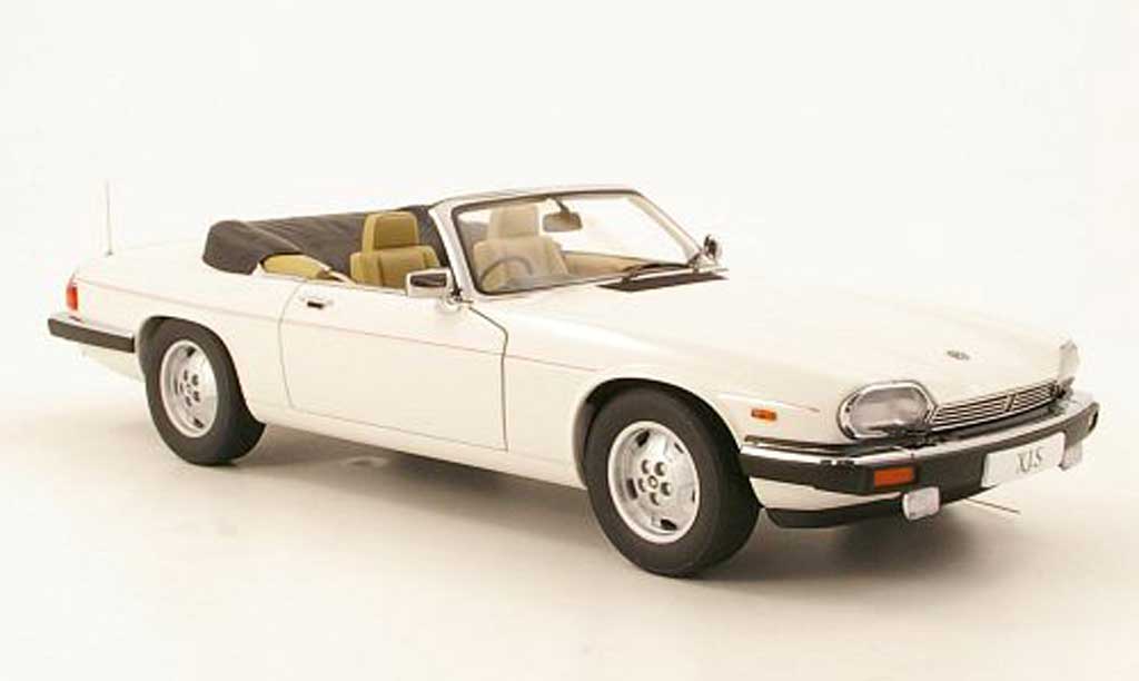 Jaguar XJS 1988 1/18 Autoart 1988 Cabriolet wit RHD 1988 modelauto