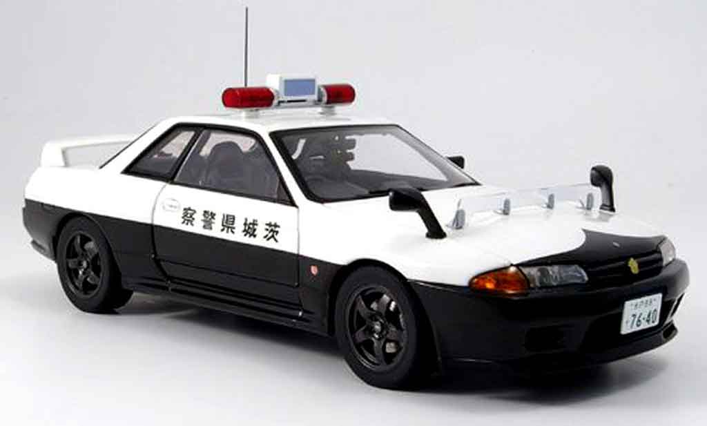 Nissan Skyline R32 1/18 Autoart R32 gtr polizei japan modelauto