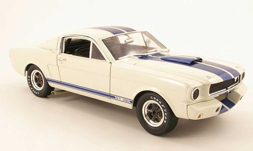 Shelby GT 350 1966 1/18 Shelby Collectibles 1966 r wit/blauw modelauto