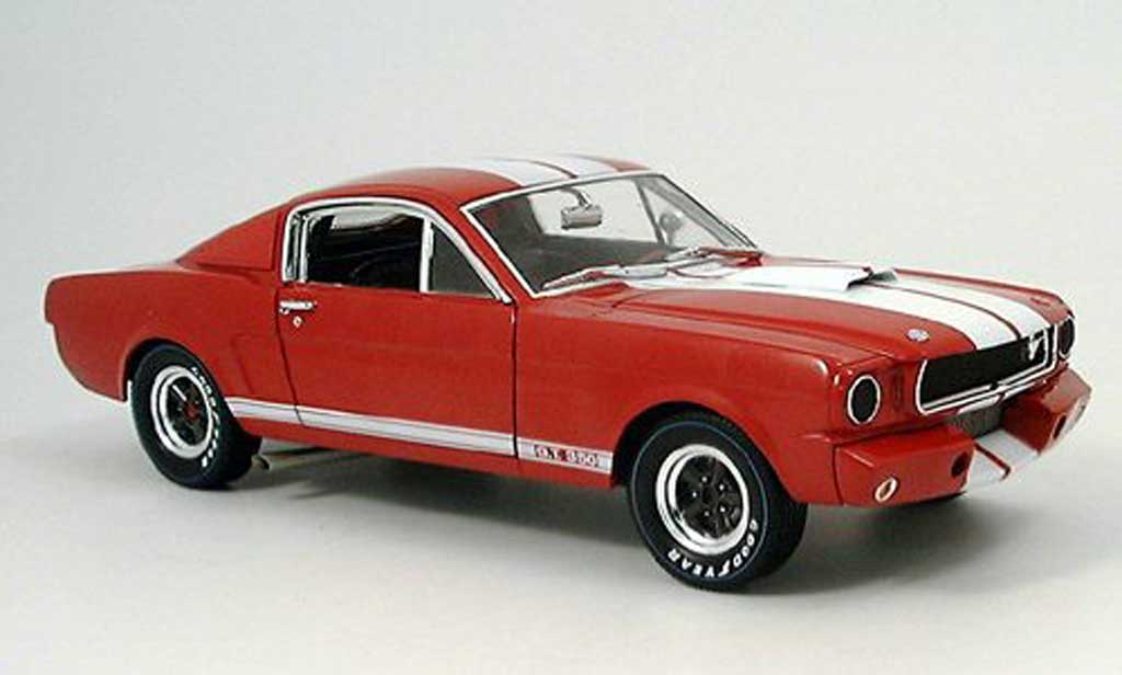 Shelby GT 350 1966 1/18 Shelby Collectibles 1966 racing rood avec bandes wits modelauto