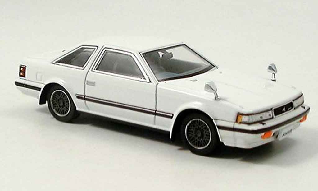 Toyota Soarer 1/43 Aoshima 2000 vr turbo wit 1982 modelauto
