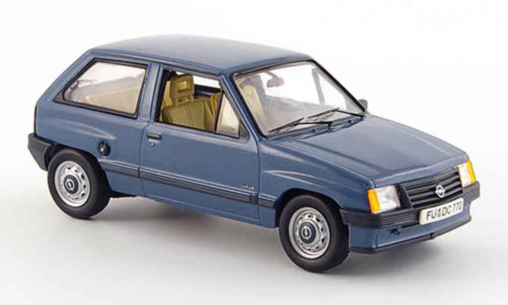 Opel Corsa 1/43 Schuco a blauw modelauto