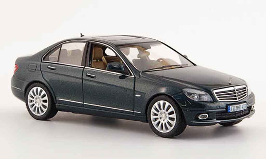 Mercedes Classe C 1/43 Schuco grun Sedan modelauto